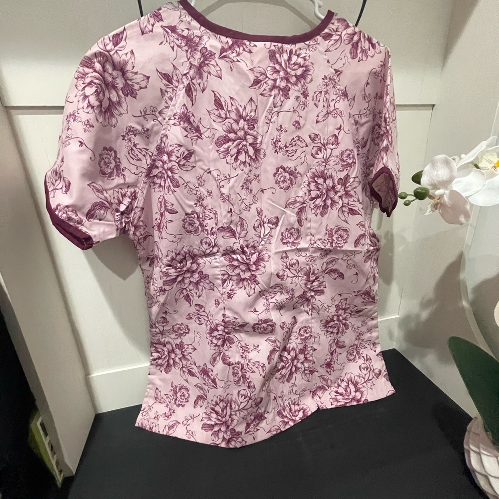Uniform Advantage scrub top - Picture 3 of 4